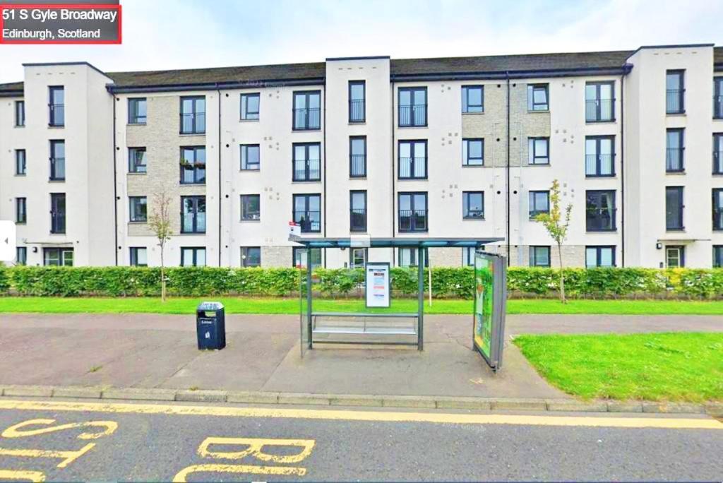 Vakantiehuis Newbuild - 3 Bedrooms, 2 Baths,5 Mins From Airport Edinburgh